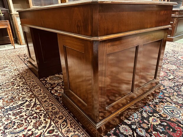 Klassiek-Engels-Antiek-Chesterfield-Bureau