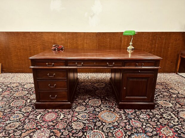 Klassiek-Engels-Antiek-Chesterfield-Bureau-Desk-Partnerdesk