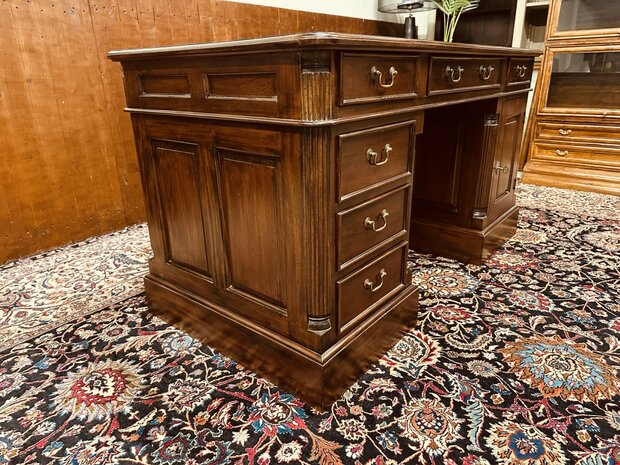 Klassiek-Engels-Chesterfield-Antiek-Bureau-Desk