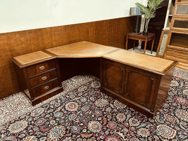 Klassiek-Engels-Antiek-Chesterfield-Heldense-Exclusive-Bureau-Desk-Hoekbureau