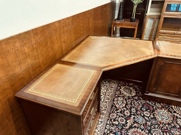 Klassiek-Engels-Antiek-Chesterfield-Heldense-Exclusive-Bureau-Desk-Hoekbureau