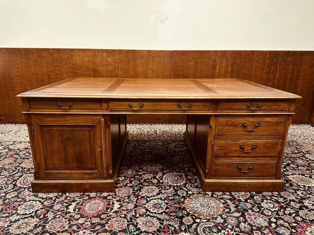 Klassiek-Engels-Antiek-Chesterfield-Eichholtz-Bureau-Partnerdesk