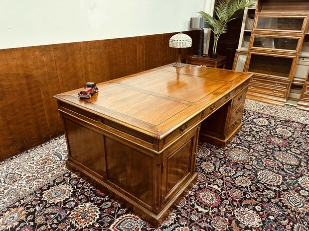 Klassiek-Engels-Antiek-Chesterfield-Eichholtz-Bureau-Partnerdesk