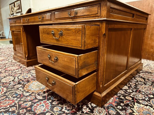 Klassiek-Engels-Antiek-Chesterfield-Eichholtz-Bureau-Partnerdesk