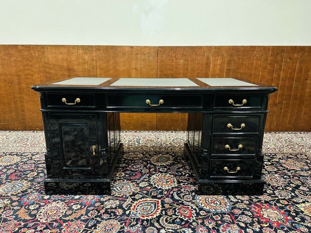 Klassiek-Engels-Antiek-Chesterfield-Bureau-Desk