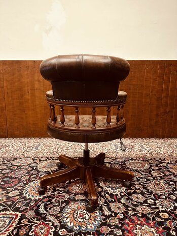 Klassiek-Engels-Antiek-Chesterfield-Bureaustoel-Captain-Chair