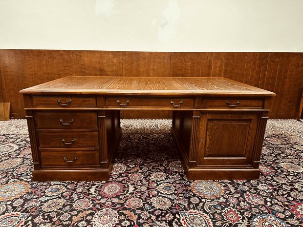 Klassiek-Engels-Antiek-Eiken-Bureau-Partnerdesk