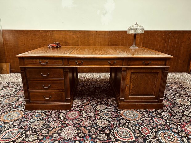 Klassiek-Engels-Antiek-Eiken-Bureau-Partnerdesk