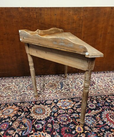 Brocante-landelijke-hoektafel-hoekbureau-tafel-sidetable-van-oud-hout-4