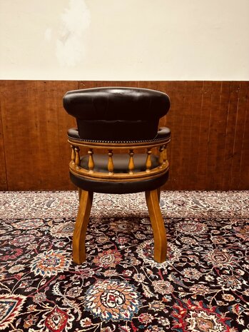 Klassiek-Engels-Antiek-Bureaustoel-Captain-Chair