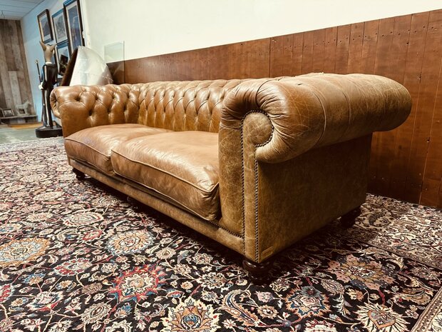 Klassiek-Engels-Chesterfield-Westminster-Bank-Bankstel-Sofa