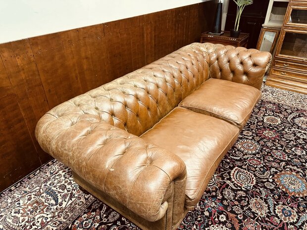 Klassiek-Engels-Chesterfield-Westminster-Bank-Bankstel-Sofa