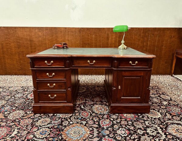 Klassiek-Antiek-Engels-Chesterfield-Bureau-Partnerdesk