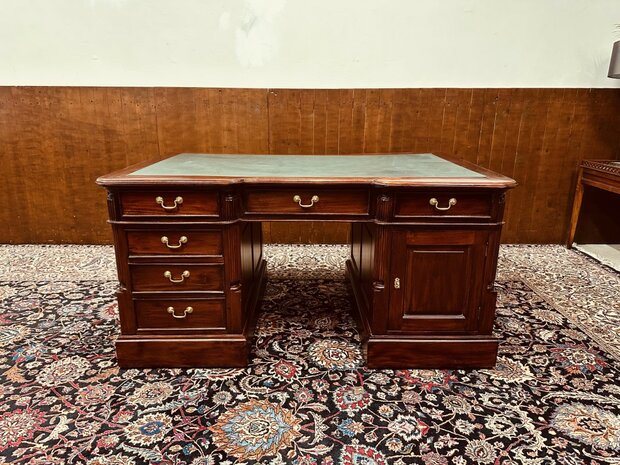 Klassiek-Antiek-Engels-Chesterfield-Bureau-Partnerdesk