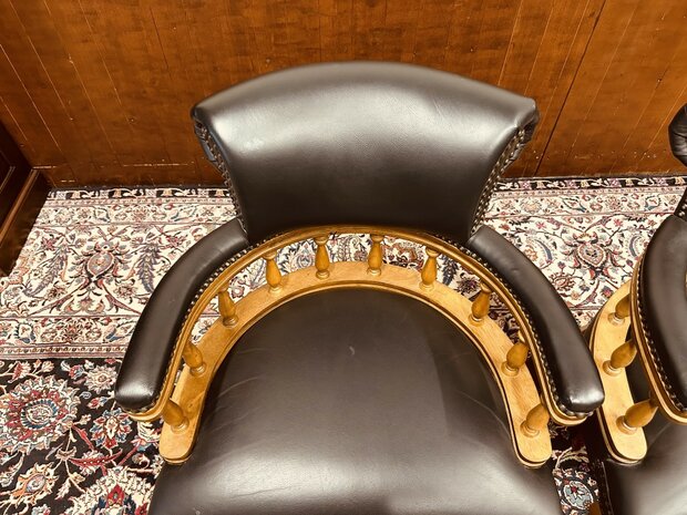 Klassiek-Engels-Antiek-Bureaustoel-Captain-Chair