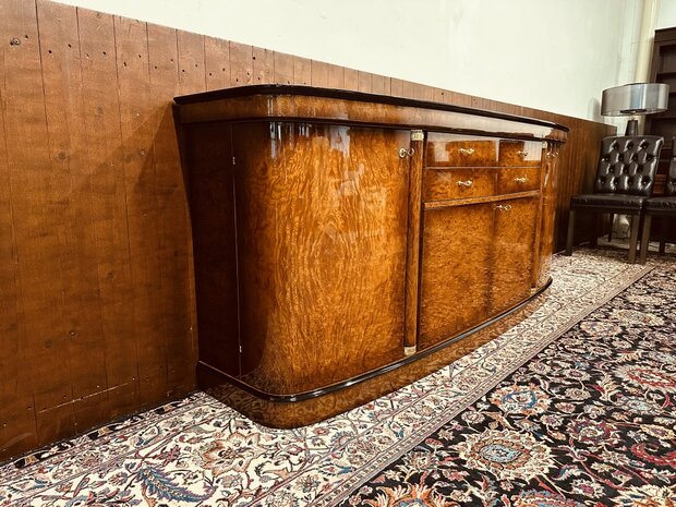 Klassiek-Italiaans-Wortelhout-Dressoir