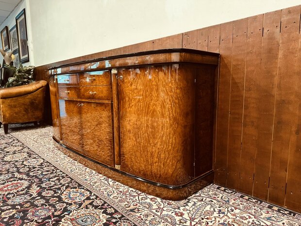 Klassiek-Italiaans-Wortelhout-Dressoir