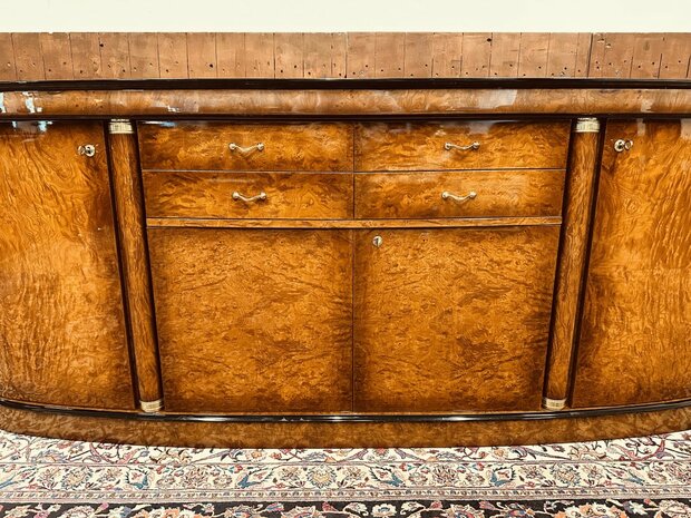 Klassiek-Italiaans-Wortelhout-Dressoir