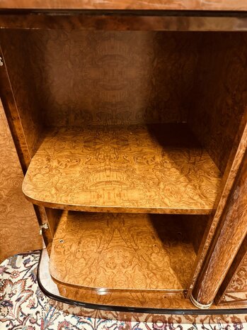 Klassiek-Italiaans-Wortelhout-Dressoir