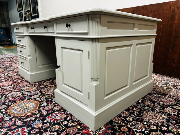 Klassiek-Engels-Grijs-Bureau-Partnerdesk