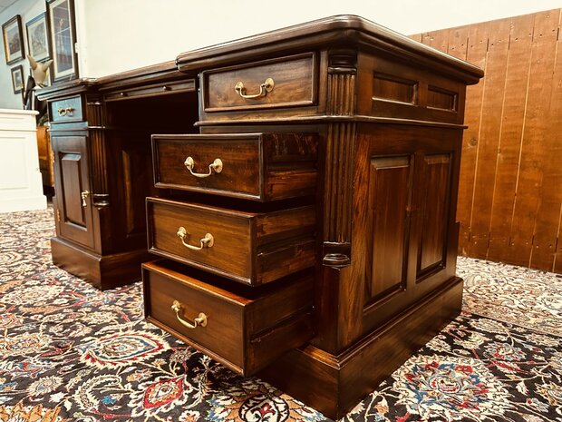 Klassiek-Engels-Bureau-Lederen-Inleg