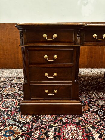 Antiek-Engels-Chesterfield-Bureau-Partnerdesk