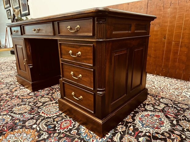 Engels-Klassiek-Bureau