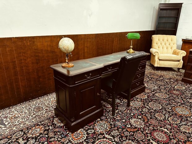 Smal-Klassiek-Engels-Bureau