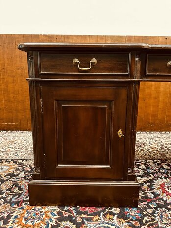 Smal-Klassiek-Engels-Bureau