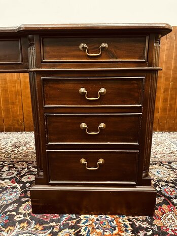 Smal-Klassiek-Engels-Bureau
