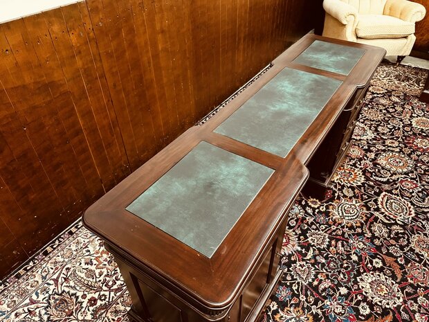 Smal-Klassiek-Engels-Bureau