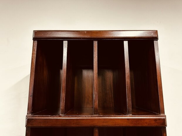 Klassiek-Engelse-Boekenkast