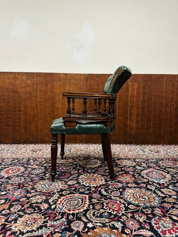Engelse-Chesterfield-Bureaustoel-Captain-Chair