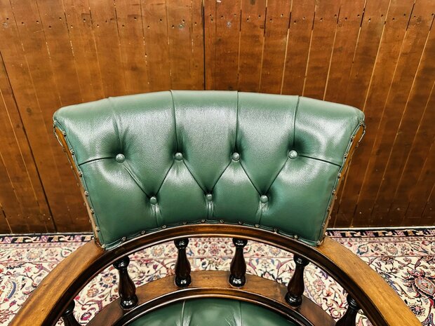 Engelse-Chesterfield-Bureaustoel-Captain-Chair