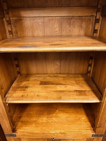 Klassiek-Engels-Eichholtz-Boekenkast