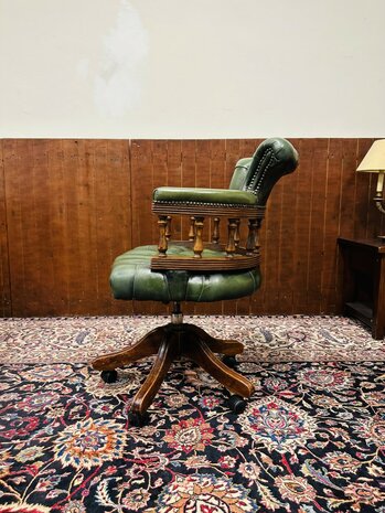 Groene-Chesterfield-Captain-Chair