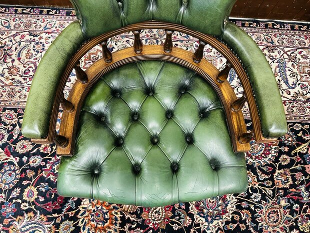 Groene-Chesterfield-Captain-Chair