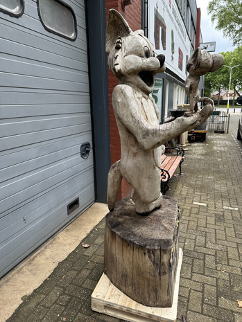Levensgroot-houten-standbeeld-houtsnijwerk-kunstwerk-van-tom-en-jerry-10