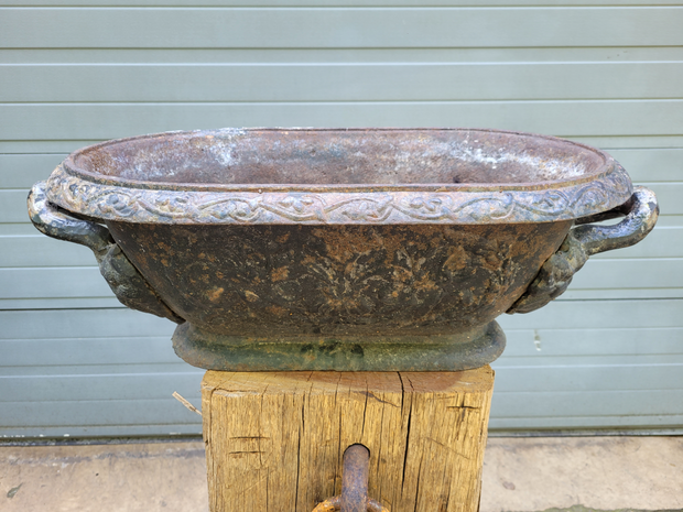 Antieke-gietijzeren-bloembak-jardiniere-zwart-van-gietijzer-met-handvaten-6