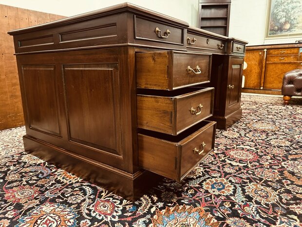 Engels-Antiek-Bureau