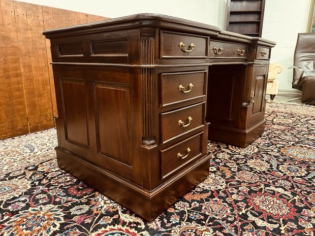 Klassiek-Engels-Bureau