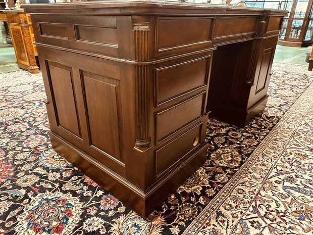 Klassiek-Engels-Bureau