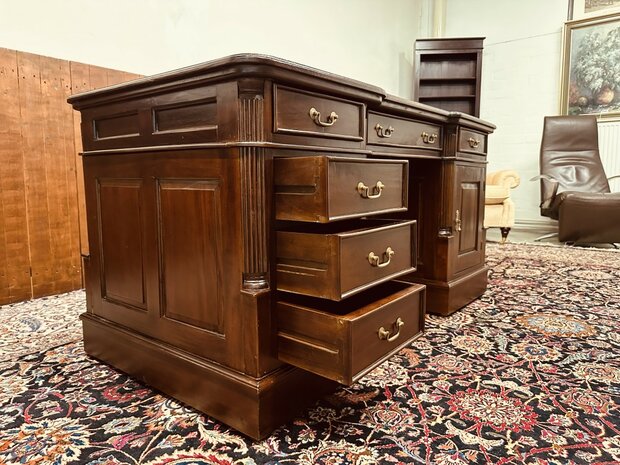 Klassiek-Engels-Bureau