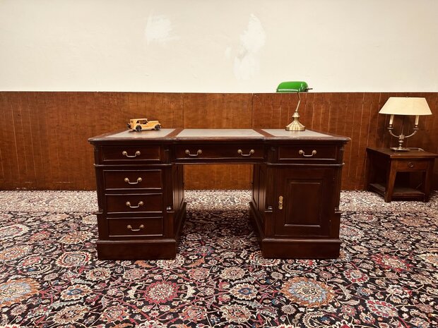 Klassiek-Engels-Bureau