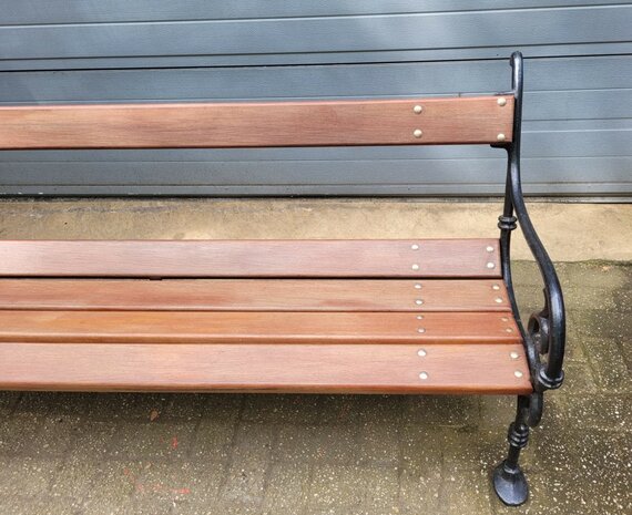 Antieke-gietijzeren-tuinbank-parkbank-van-gietijzer-en-hardhout-6