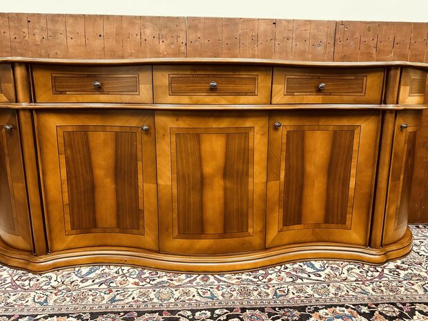 Klassieke-art-nouveau-Dressoir