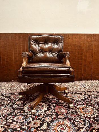Chesterfield-Bureaustoel-Bruin