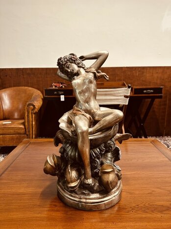Vrouw-schelp-bronzen-fontein-2