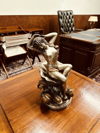 Vrouw-schelp-bronzen-fontein-4