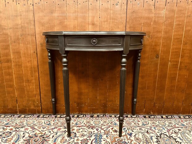 Klassiek-Engelse-Side-Table